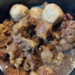 ตำแซ่บ By นาย ต. (ข้าวมันไก่นาย ต.) อยู่หลังร้าน นาย ต.