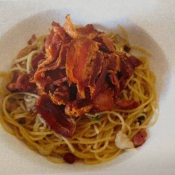 Spaghetti with crispy bacon
