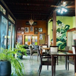 Secret Treasures Cafe & Gallery ปากแพรก กาญจนบุรี