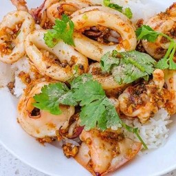 ข้าวกระเทียมทะเล