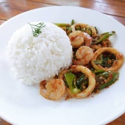 ยายมะลิ อิ่มอร่อย ตามสั่ง