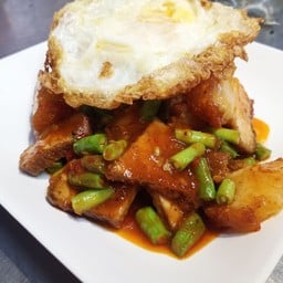 ผัดพริกแกง