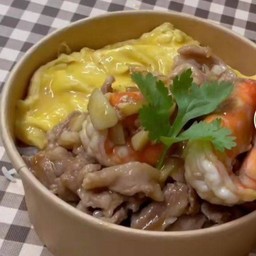 ข้าวหมูชิ้นกุ้งกระเทียม+ไข่ข้น