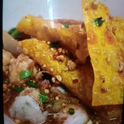 บะหมี่ปลารวมต้มยำ