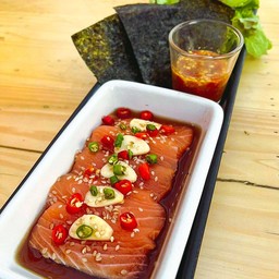 แซลม่อนดองซีอิ๊ว (Salmon in Soy sauce) พร้อมสาหร่ายแผ่น