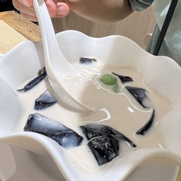 Black Sesame House By Sweet Circle