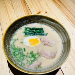 ทงคัทสึราเมน (ซุปกระดูกหมู) Tonkutsu Ramen