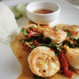 ข้าวกระเพรากุ้ง