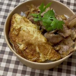 ข้าวหมูกระเทียม+ไข่เจียว