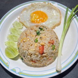 ข้าวผัดคะน้าปลาเค็ม-ไข่ดาว