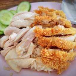 ข้าวมันไก่ต้มผสมไก่ทอดกรอบ
