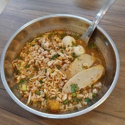ก๋วยเตี๋ยวต้มยำหมูสับ