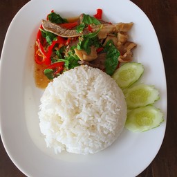 ข้าวกะเพราเครื่องในหมู