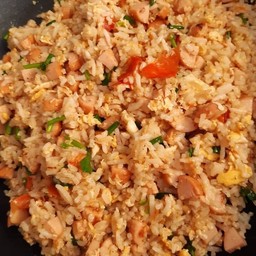 ข้าวผัดไส้กรอก