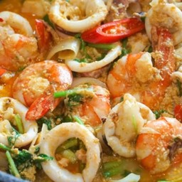 ผัดผงกระหรี่ราดข้าว