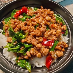 กระเพราหมูสับ