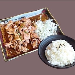 ข้าว+บูตะโชงะ (Stir fried pork in japanese ginger sauce)