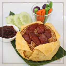 ข้าวผัดน้ำพริกเผาห่อไข่