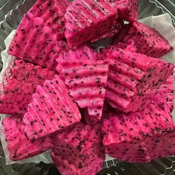 แก้วมังกรสีแดงปอกพร้อมทาน