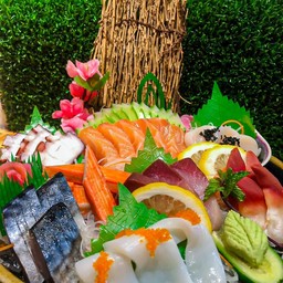 ซาชิมิรวม 3 อย่าง Size S (แซลม่อน, ทูน่า, หมึกทาโกะ) (Salmon, Tuna, Tako)