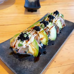 สันคอหมูสไลด์โรลอโวคาโด