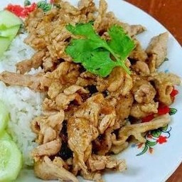 ข้าวหมูทอดกระเทียม
