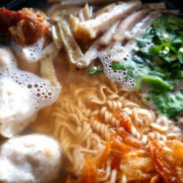 มาม่าทรงเครื่อง