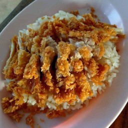 ข้าวมันไก่ทอดกรอบๆ+น้ำซุป+น้ำจิ้มหวานๆ