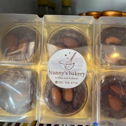 ทาร์ตบราวนี่อัลมอนด์ วัตถุดิบพรีเมียม กล่อง 6 ชิ้น