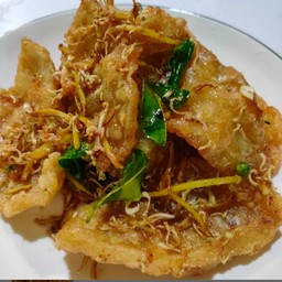 เนื้อปลากระพงทอดสมุนไพร กับข้าว