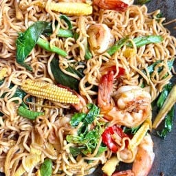 ผัดไทย สามพี่น้อง