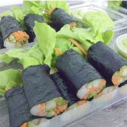 โรลไก่ยอพริกไทยดำห่อสาหร่าย (8คำ)