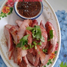 คอหมูย่างน้ำจิ้มแจ่ว