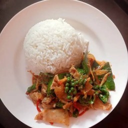 ข้าวหมูป่าผัดเผ็ด