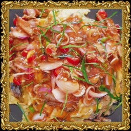 ข้าวไข่ข้นยำปลากระป๋อง