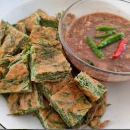 น้ำพริกกระปิ+ชะอมทอด