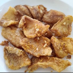 เนื้อปลากระพงทอดกระเทียม กับข้าว