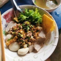 เกาเหลาลูกชิ้นรวมมิตร