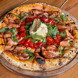 PIZZA BURRATA SMOKED SALMON