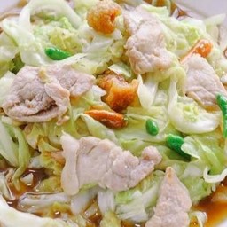 ผัดกระหล่ำปลี หมู ราดข้าว