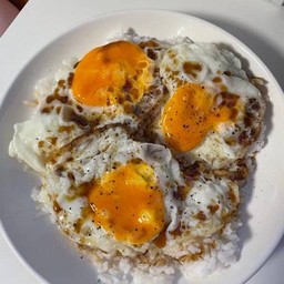 ข้าวไข่ดาวขยำน้ำมันงา (ไข่3ใบ)