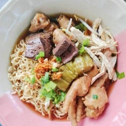 ก๋วยเตี๋ยวคุณแม่ตลาดกลางพันท้าย ตลาดกลางพันท้าย