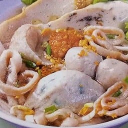 ร้านคุณยาย ก๋วยเตี๋ยวลูกชิ้นปลานายใบ้