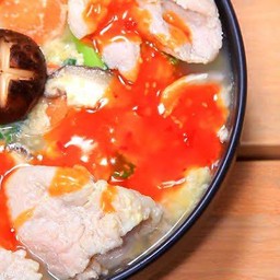 ชาบูน้ำใสหมูหมักใส่วุ้นเส้น