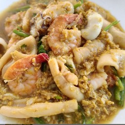 ผัดผงกะหรี่ กับข้าว