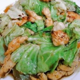 ผัดกระหล่ำปลี ไก่ ราดข้าว