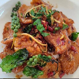 เนื้อปลากระพงทอด ผัดฉ่า กับข้าว