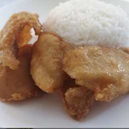 เนื้อปลากระพงทอดราดน้ำปลา ราดข้าว