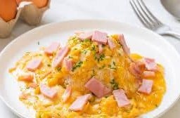 ข้าวไข่ข้นแฮมไก่