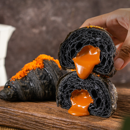 CHARCOAL THAI TEA CROISSANT